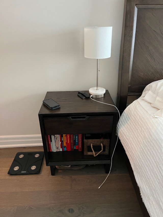 Wood storage bed (queen) and 2 nightstands - photo 4