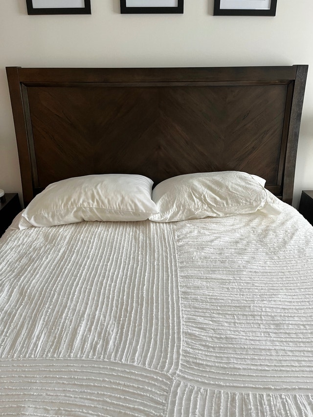Wood storage bed (queen) and 2 nightstands - photo 5