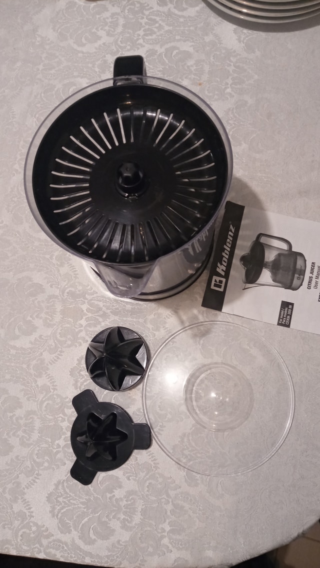 Koblenz 50 Oz Electric Citrus Juicer CEKM-300