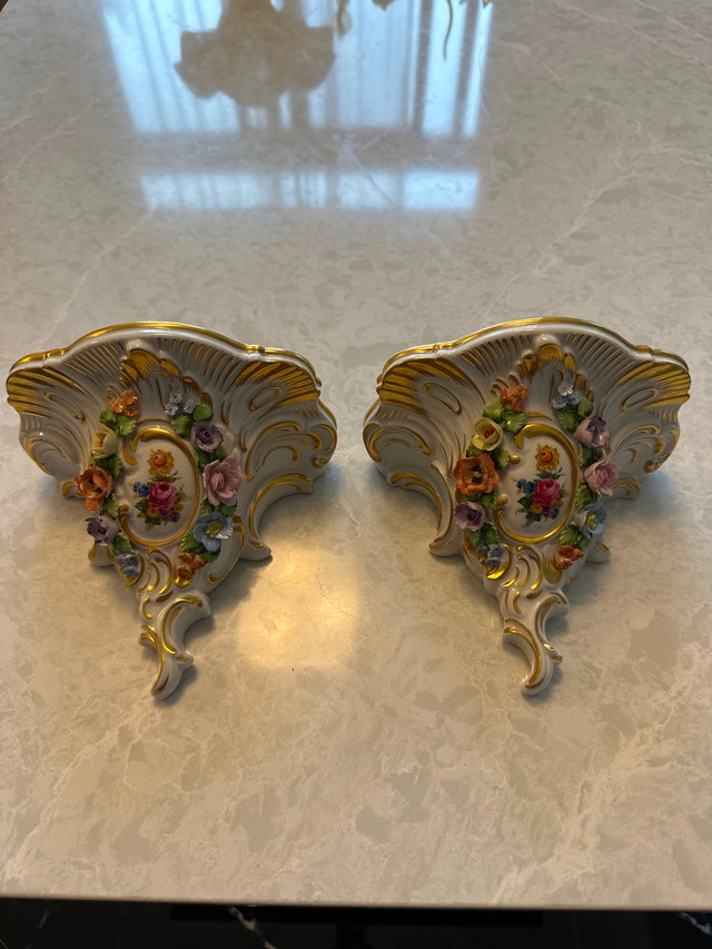 German Dresden-style porcelain wall bracket (console). Set of 2.