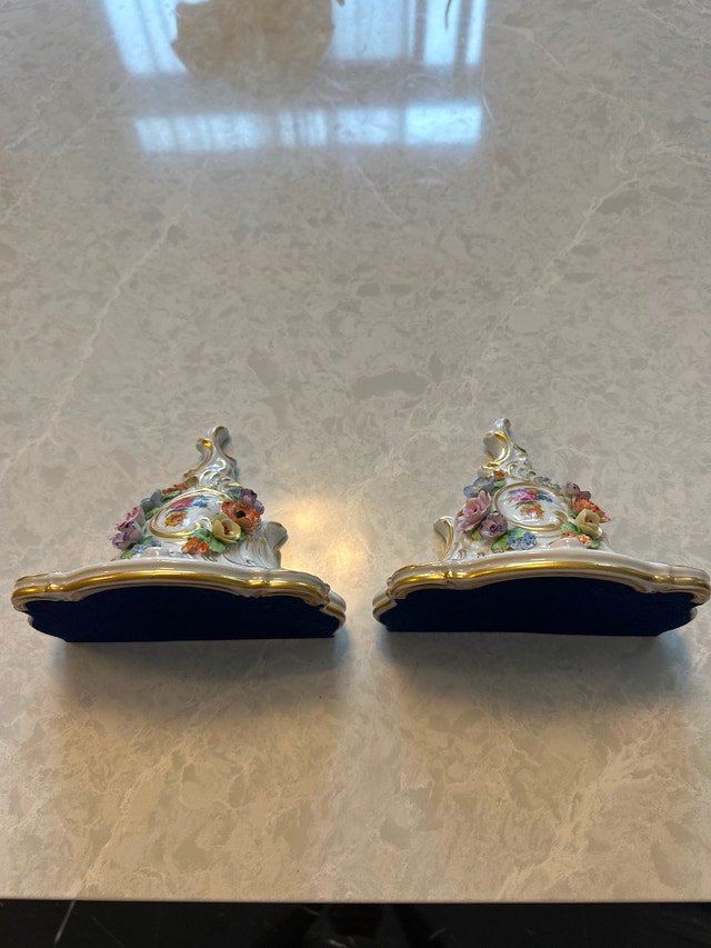 German Dresden-style porcelain wall bracket (console). Set of 2. - photo 2