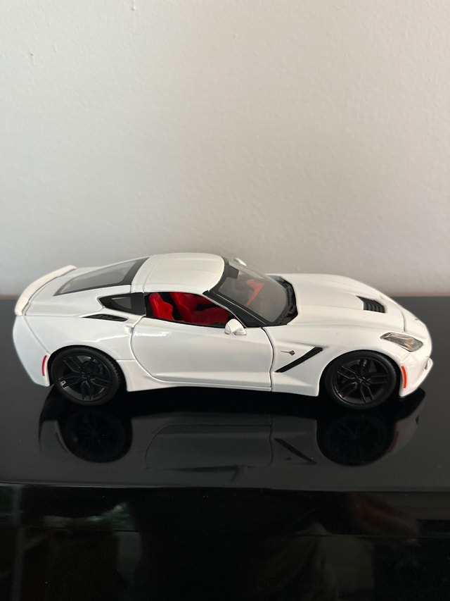 1:18 Maisto 2014 Chevrolet Corvette Stingray Z51 diecast model