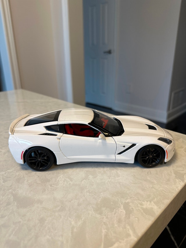 1:18 Maisto 2014 Chevrolet Corvette Stingray Z51 diecast model - photo 2