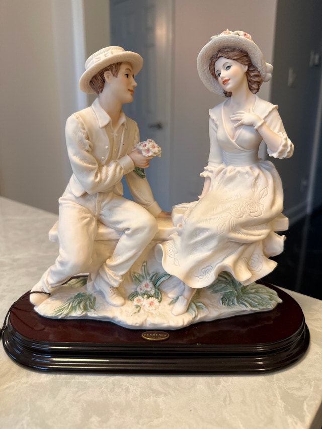 Vintage Giuseppe Armani Florence “The Proposal” (1998) figurine - photo 2
