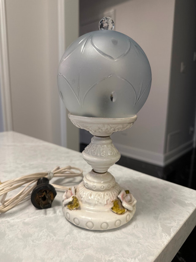 Vintage Italian Capodimonte-style porcelain table lamp - photo 2