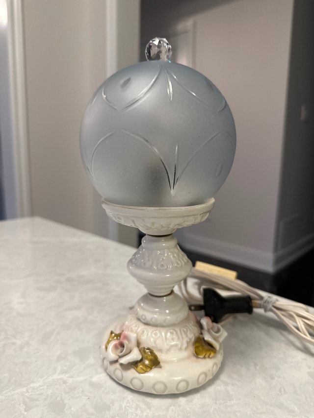 Vintage Italian Capodimonte-style porcelain table lamp - photo 3