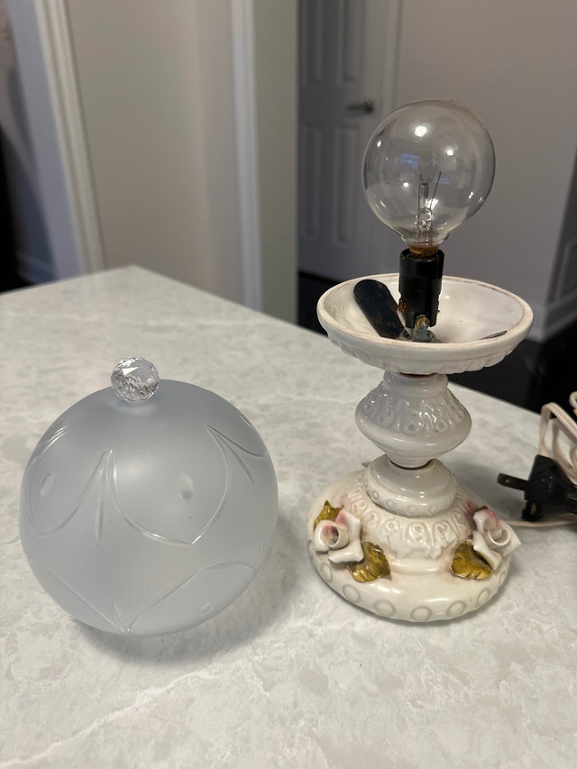 Vintage Italian Capodimonte-style porcelain table lamp - photo 5