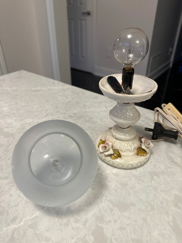 Vintage Italian Capodimonte-style porcelain table lamp - photo 5