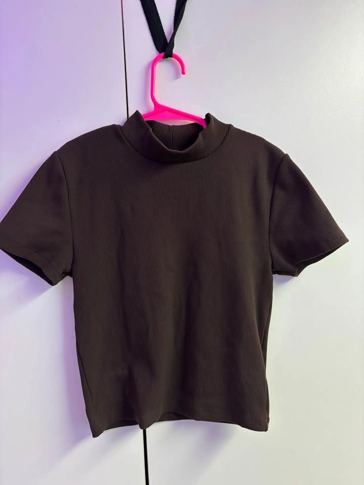Babaton Ribbed Mock Neck Short Sleeve Top Size Small - photo 2
