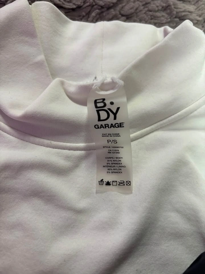 Garage Cropped Tops Size Small - photo 2