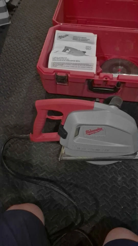 Milwaukee 8" metal cutting saw - photo 2