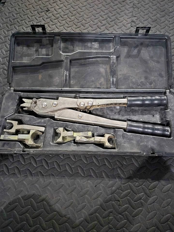 Wirsbo manual PEX sleeve compression tool