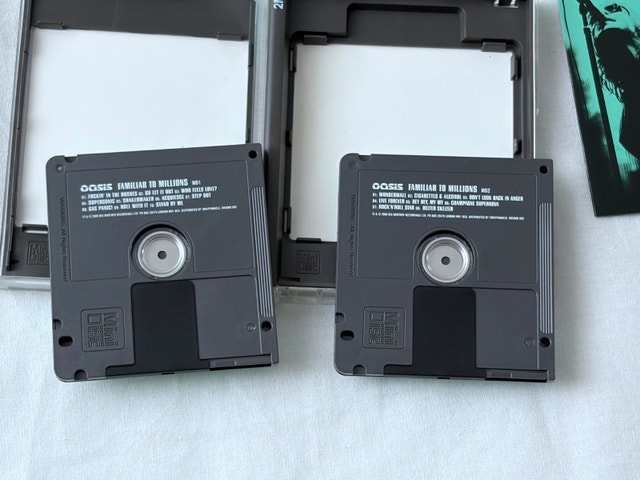 OASIS Familiar To Millions 2MD Retail MINIDISC [MD] Live - photo 5