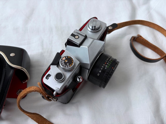 Praktica L2 SLR Film Camera with Domiplan 50mm f/2 M42 Lens - photo 3