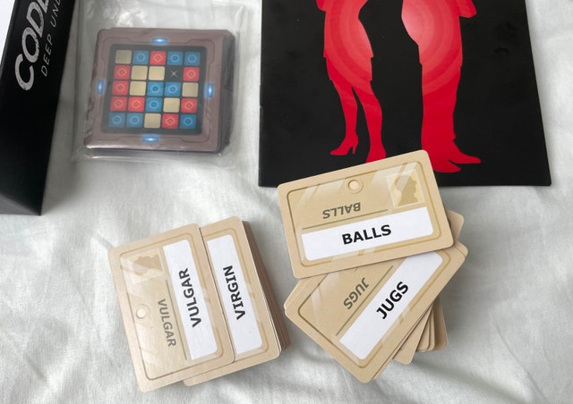 Codenames Deep Undercover 2.0 Adult Party Game 18+ - photo 5