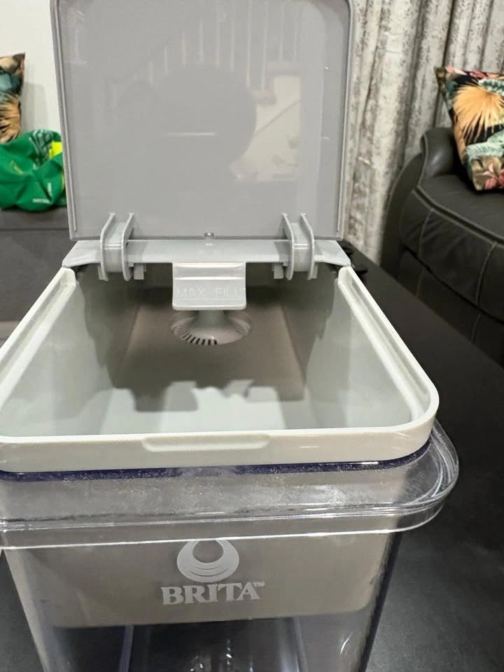 Brita Water Filter + 2 New filters - photo 3