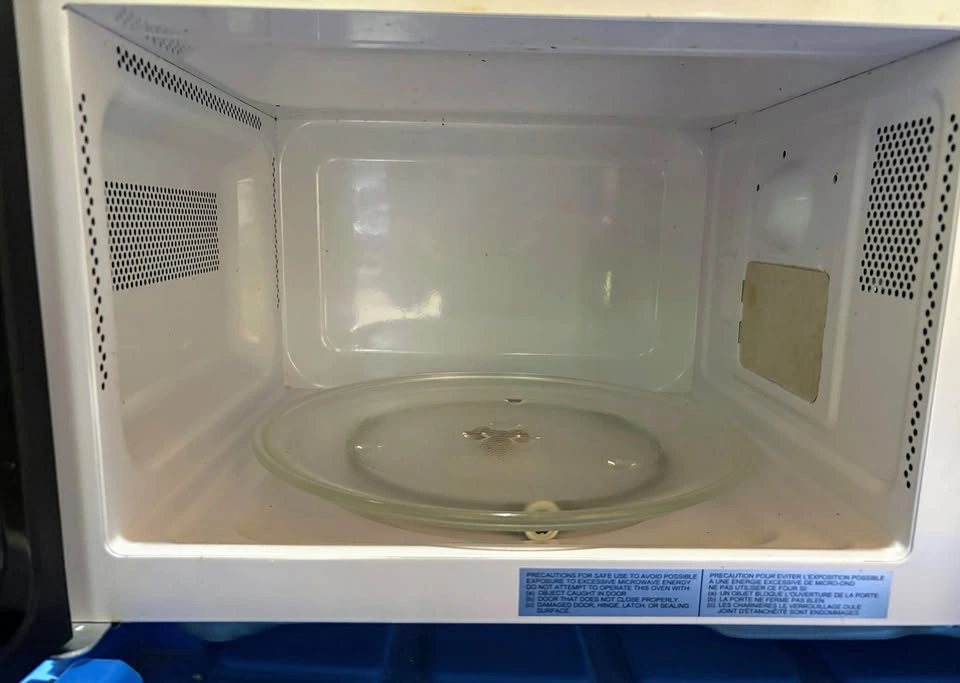 Microwave - photo 2
