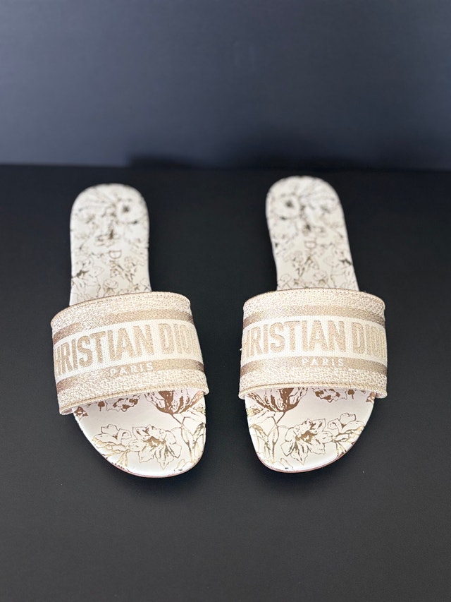 Dior slides size 7
