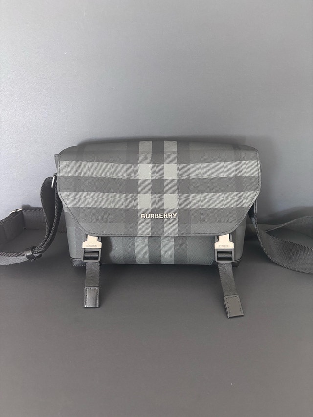 Burberry wright messenger bag