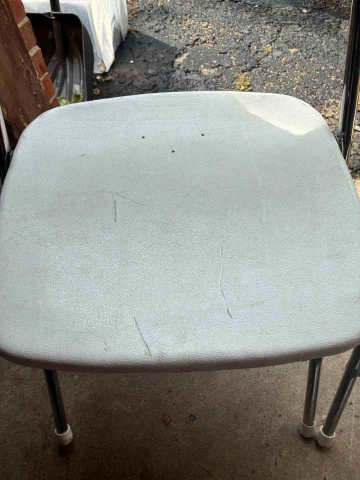 White folding chairs - photo 3