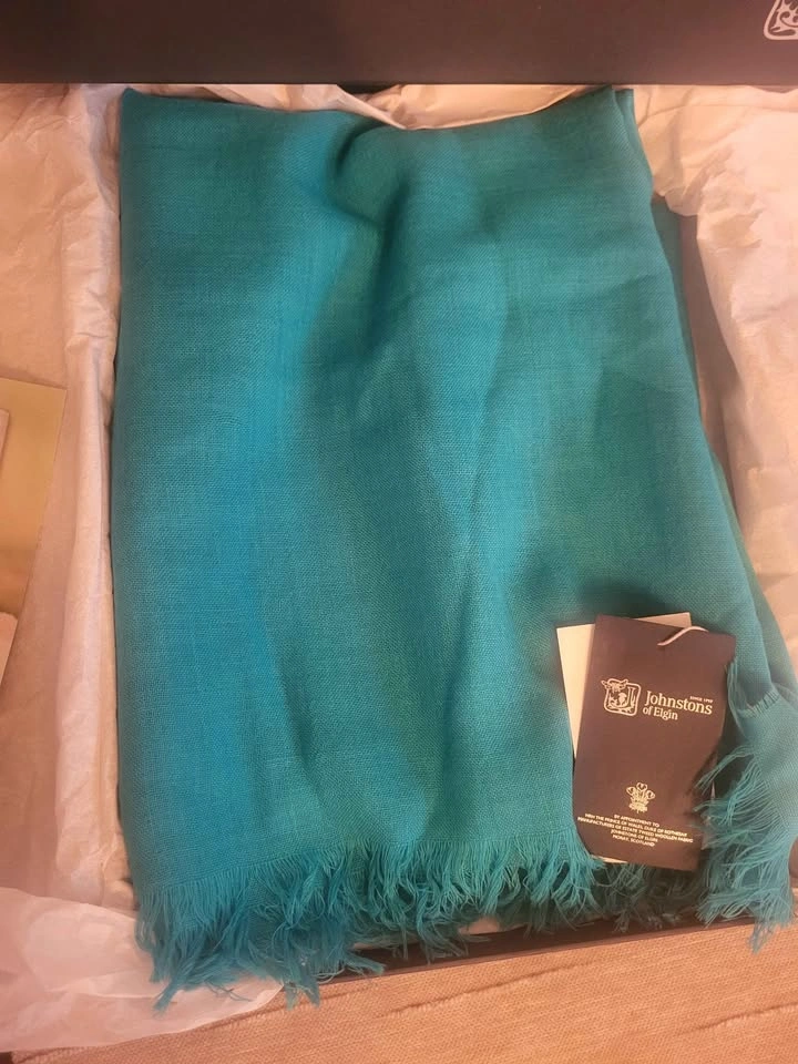 Brand New Johnstons of Elgin Lightweight Wool Scarf - photo 2