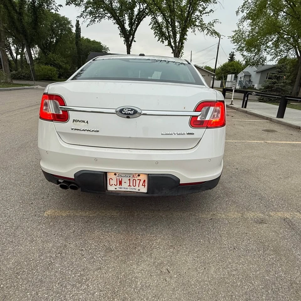 2011 Ford Taurus - photo 4