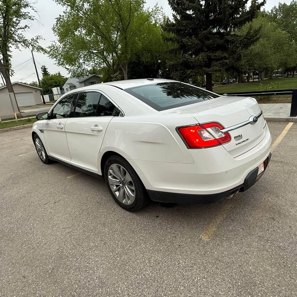 2011 Ford Taurus - photo 5