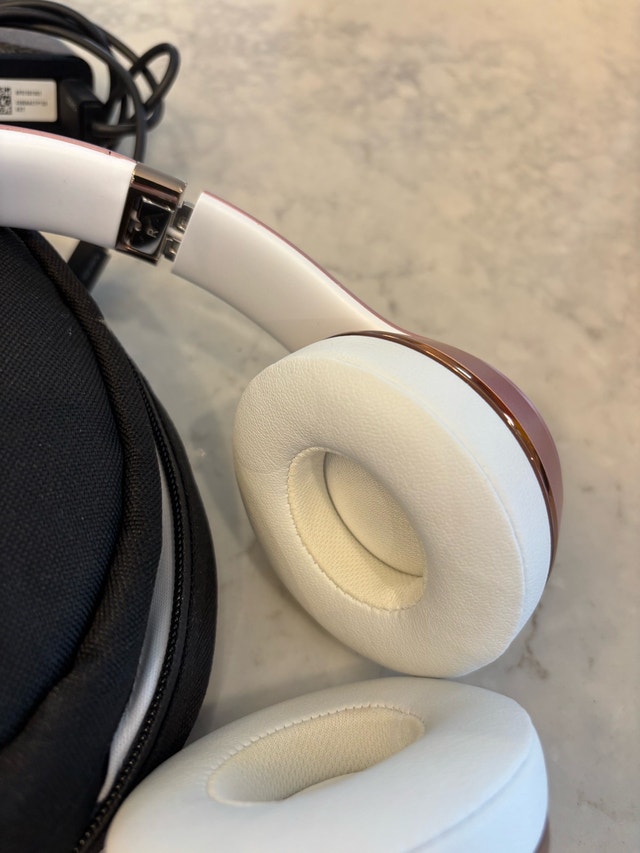 Beats Solo3 Wireless Headphones - photo 2