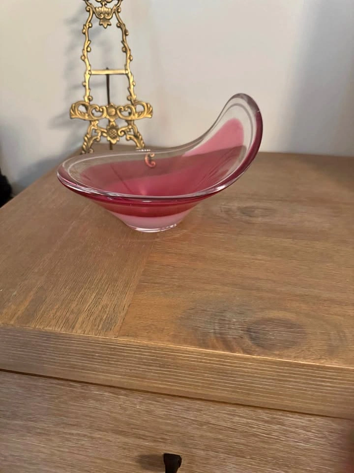 Flygsfors Coquille Pink Glass Bowl