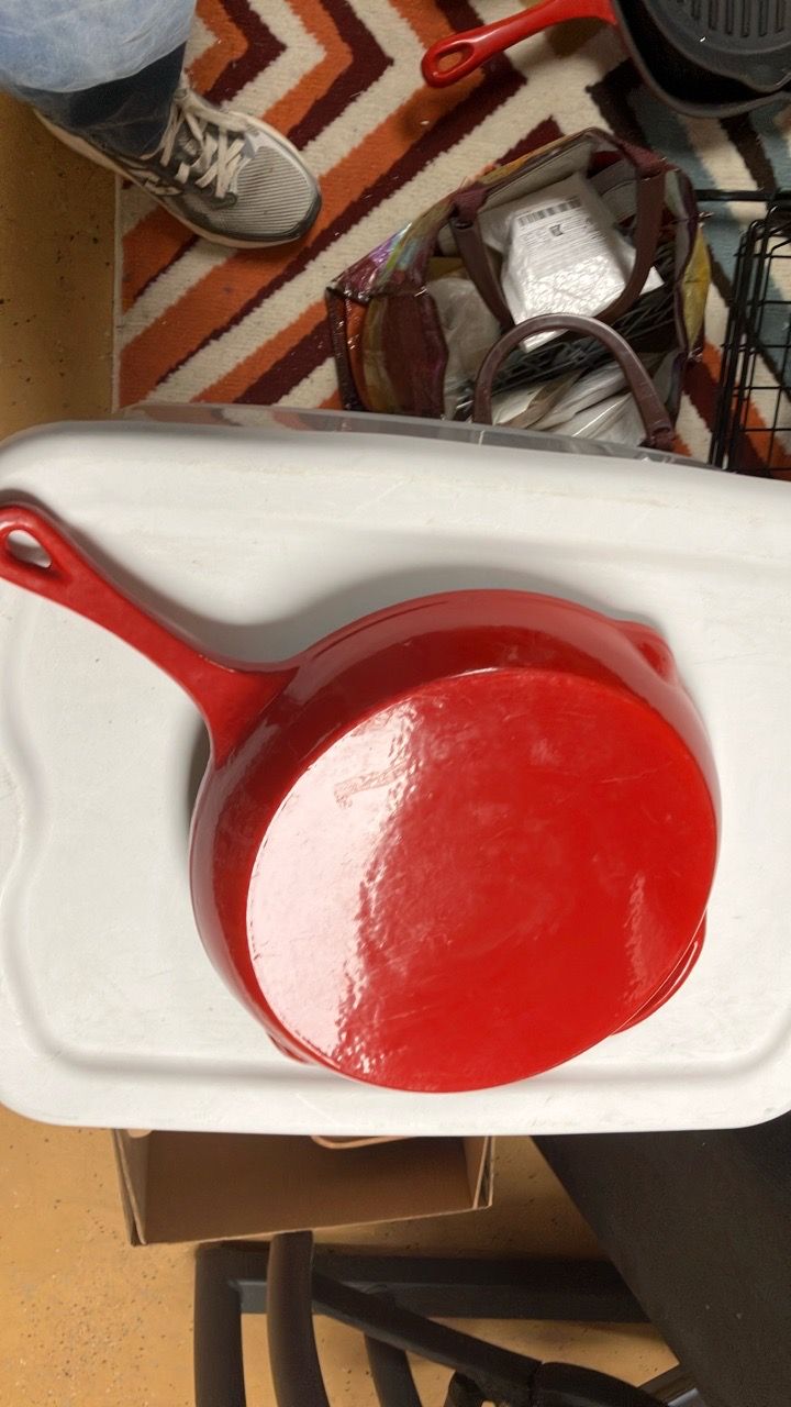 Set of 3 red enamel heavyweight cast iron frying pans - photo 2