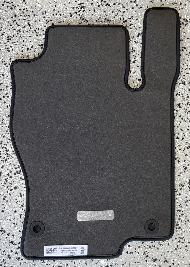 Mercedes OEM Driver Floor Mat • ML350 ML400 ML550 ML63 AMG • NEW - photo 3