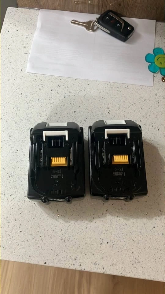 Makita Batteries - photo 2