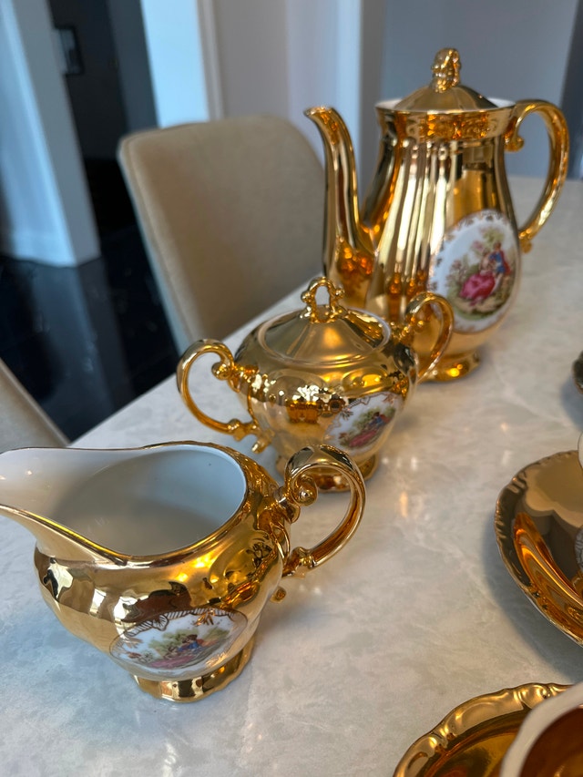 Vintage 15 piece gold-luster porcelain tea/coffee set. Japan. - photo 2
