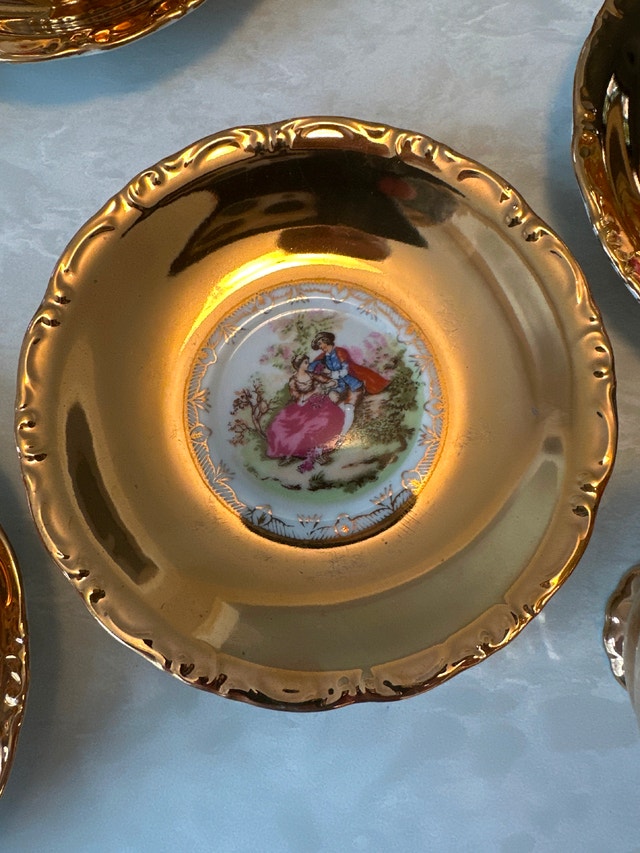 Vintage 15 piece gold-luster porcelain tea/coffee set. Japan. - photo 5