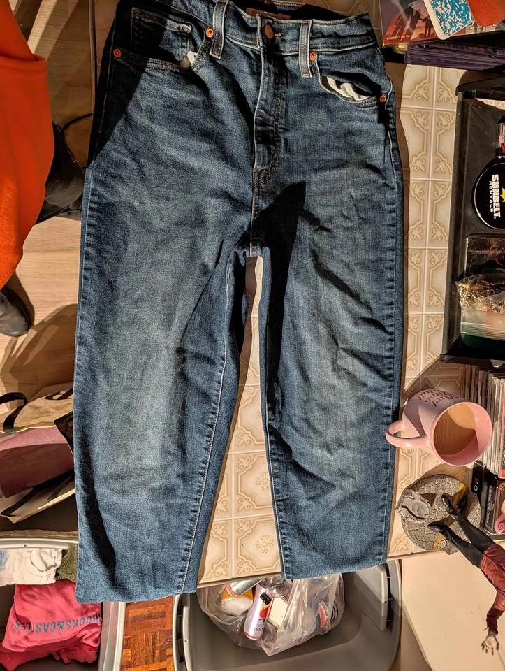 Levi's High Waisted Mom Jean Size 28