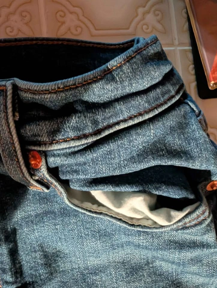 Levi's High Waisted Mom Jean Size 28 - photo 4