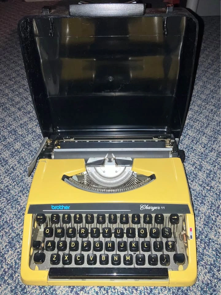 Brother Charger 11 Vintage Japan Typewriter