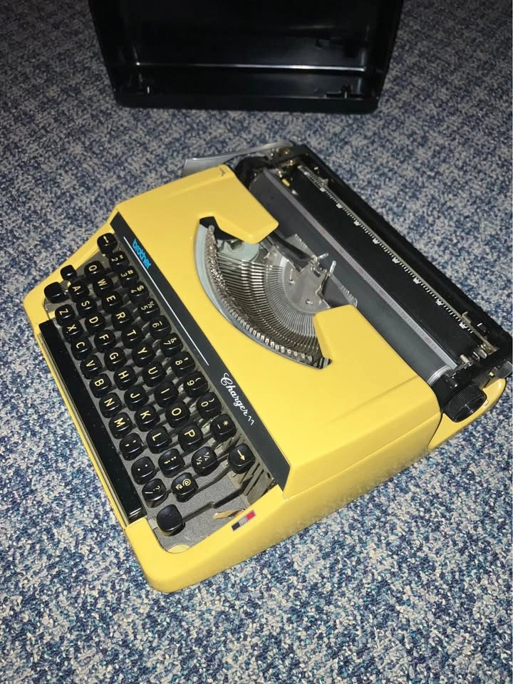 Brother Charger 11 Vintage Japan Typewriter - photo 4