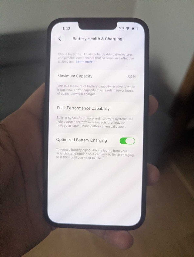 iPhone 13 - 128gb - 84% battery health - photo 3