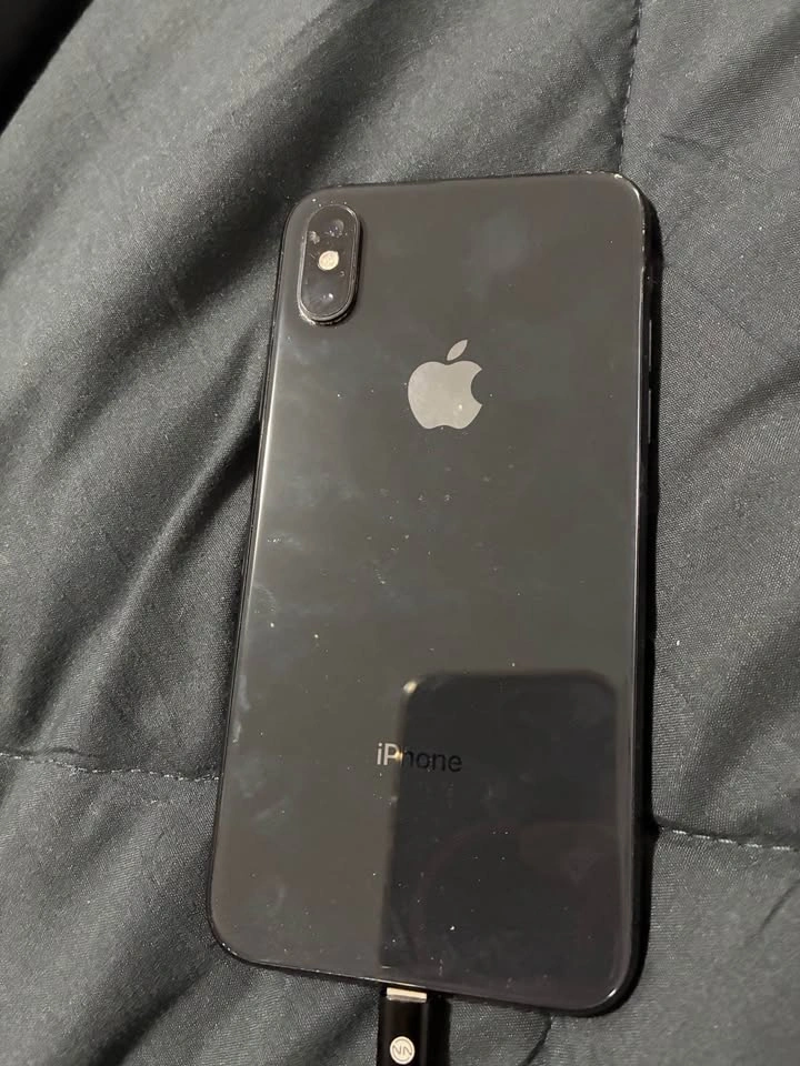 iPhone XS - photo 2