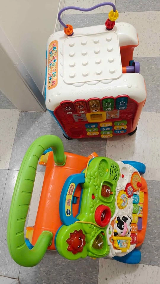 Vtech activity cube and walker - photo 3