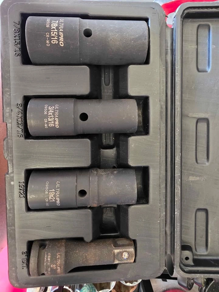 Mastercraft Angle Grinder, Ultra Pro Socket Set, and Blinds - photo 4