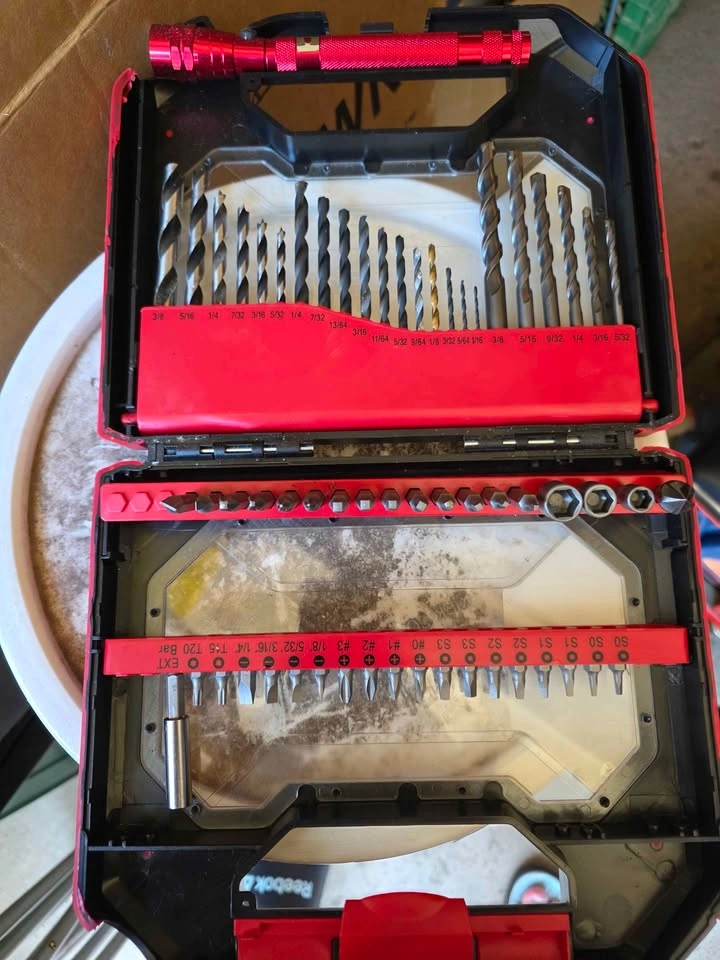 Mastercraft Angle Grinder, Ultra Pro Socket Set, and Blinds - photo 5