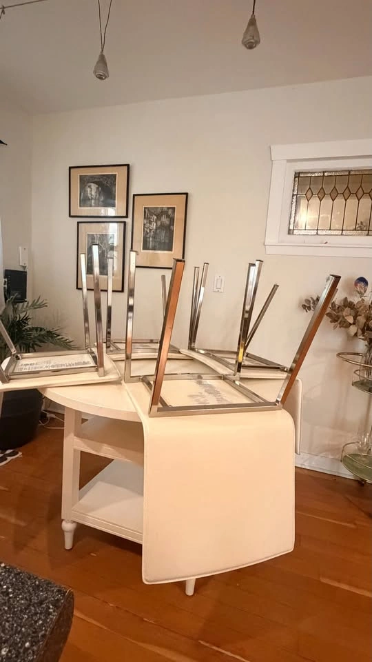 Pottery Barn Shayne Round Dining Table - photo 3