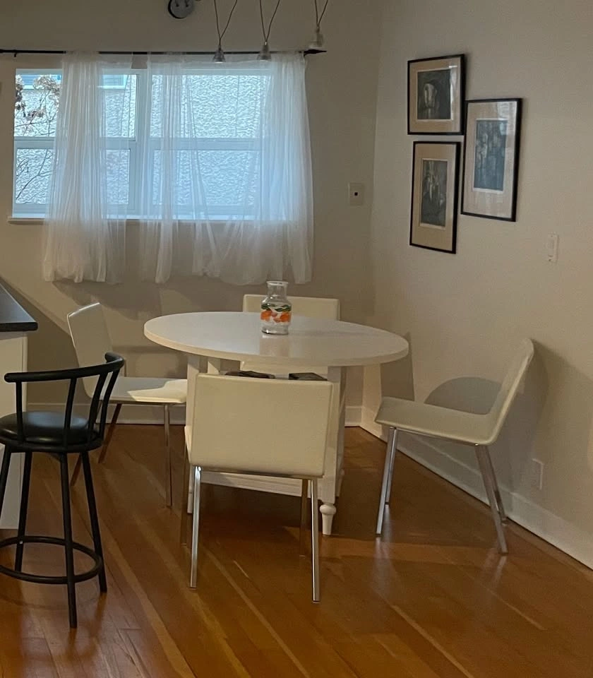 Pottery Barn Shayne Round Dining Table - photo 4