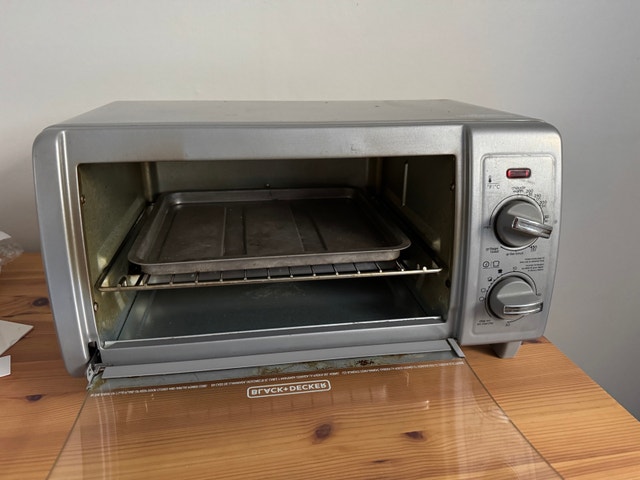 Black and Decker toaster oven - photo 2