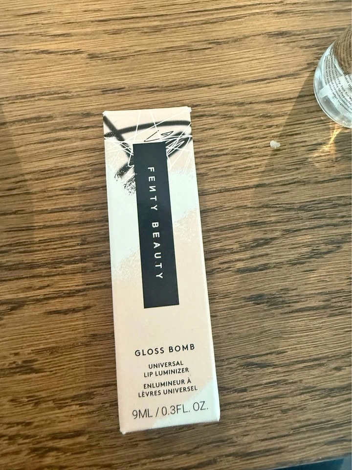 BNWT Fenty Gloss Bomb - Fenty Glow