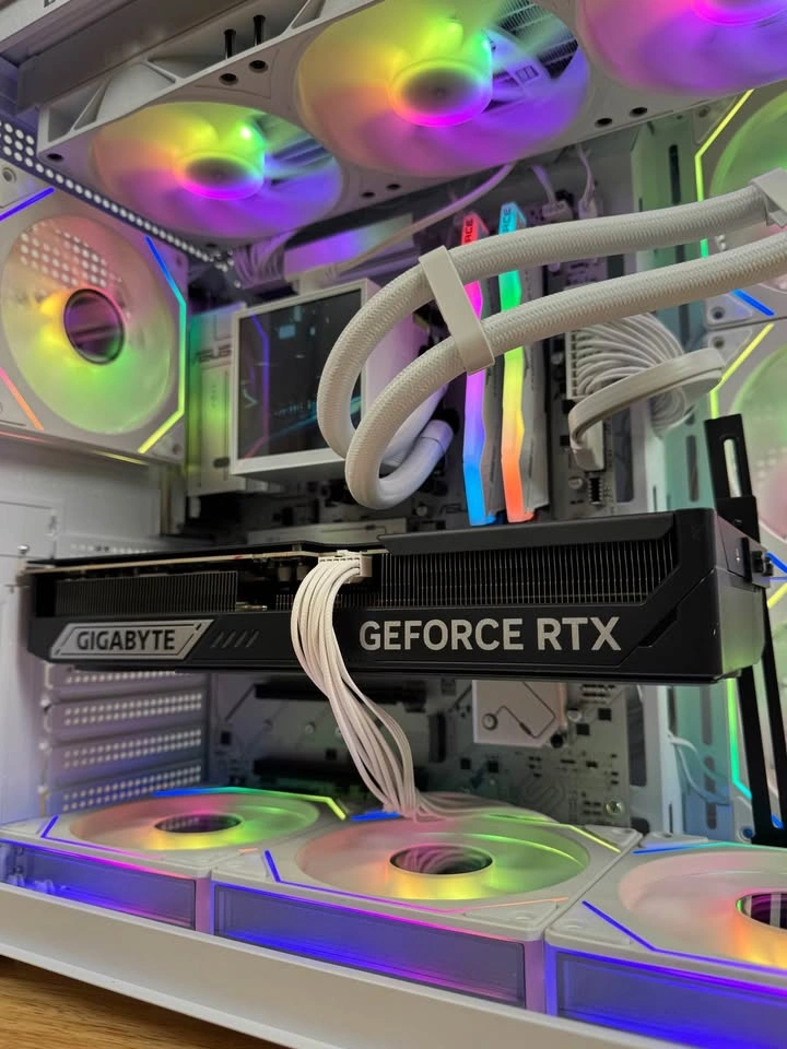 RTX 5080 | Ryzen 7 9800x3D | 32GB RAM | 2TB NVME SSD - High End - photo 2