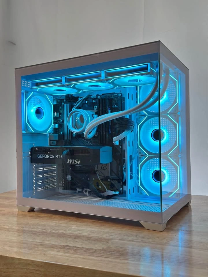 RTX 5070 | Ryzen 5700x | 32GB DDR4 | 1TB SSD - Gaming PC