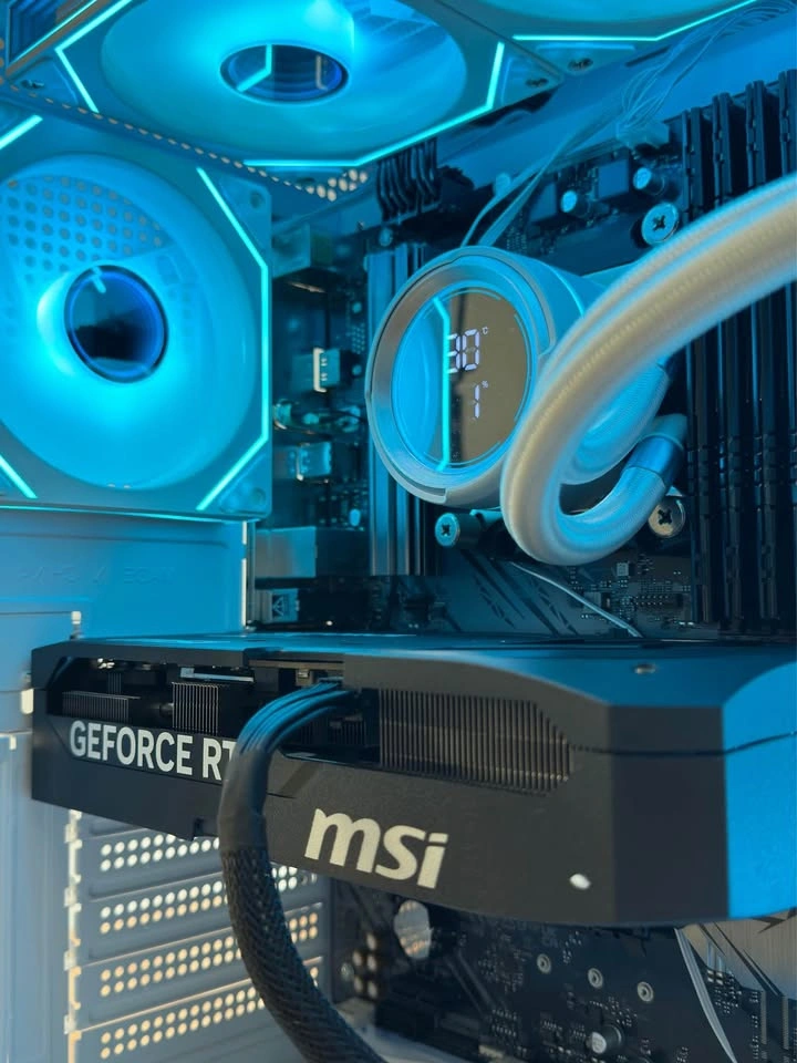 RTX 5070 | Ryzen 5700x | 32GB DDR4 | 1TB SSD - Gaming PC - photo 2
